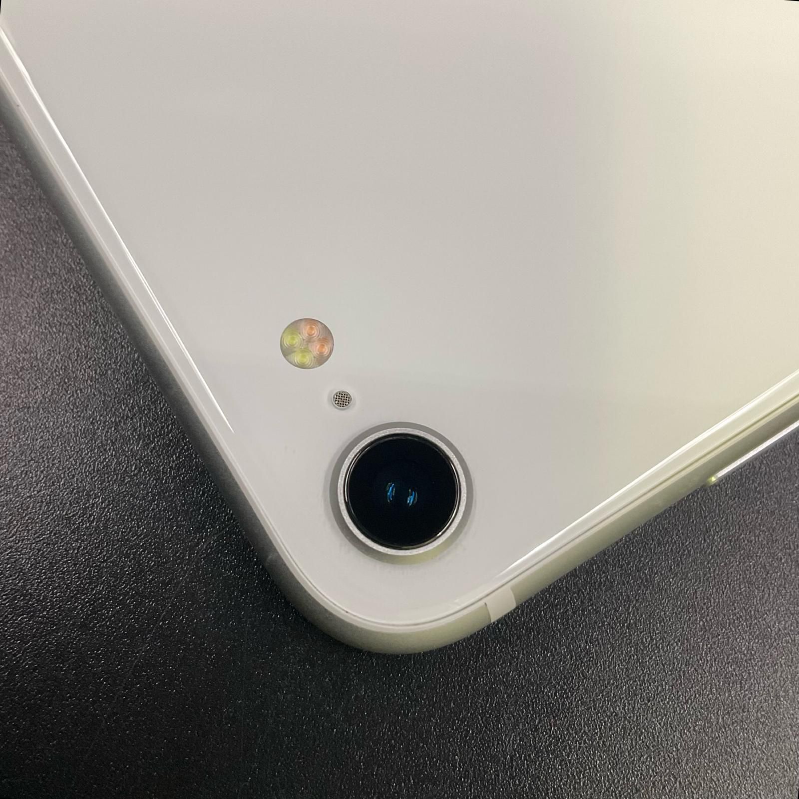 iPhone SE（第2世代） 64GB ホワイト au 白ロム 購入 動作確認済 78