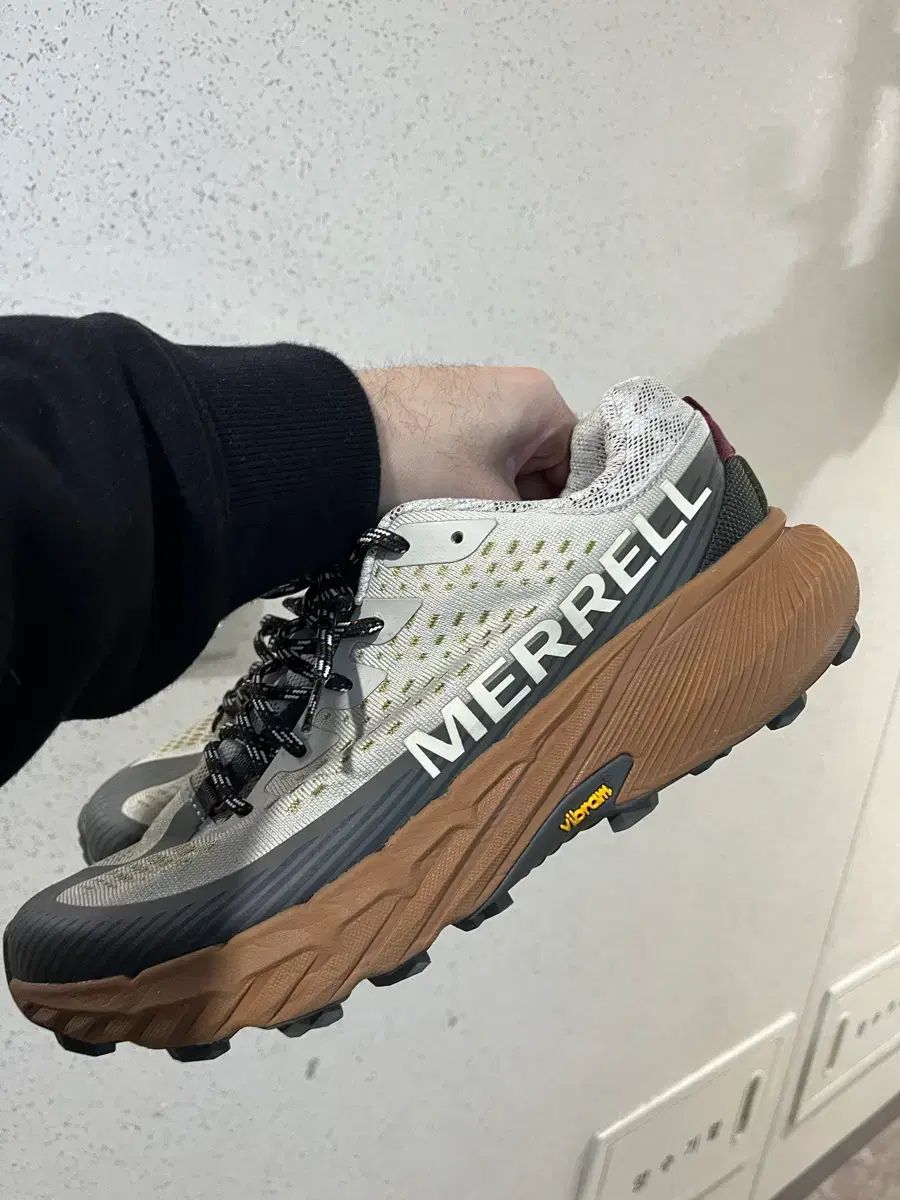 メレル ランニングシューズ 登山靴 高品質