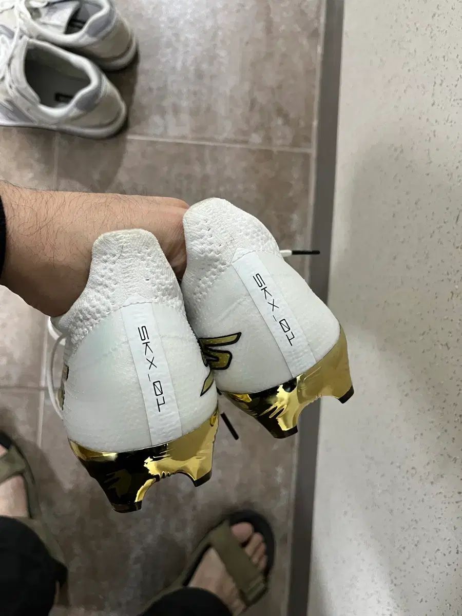 スケッチャーズ FG 最 サッカーシューズ ハリーケイン