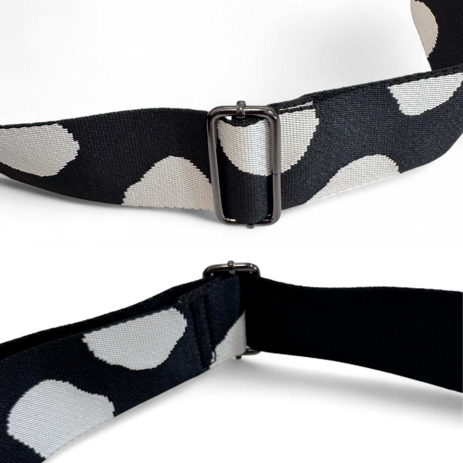 2055【未使用級】ear PAPILLONNER イアパピヨネ レザー ボディバッグ