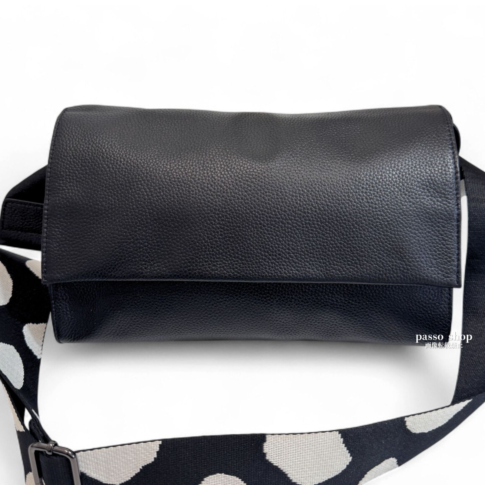 2055【未使用級】ear PAPILLONNER イアパピヨネ レザー ボディバッグ