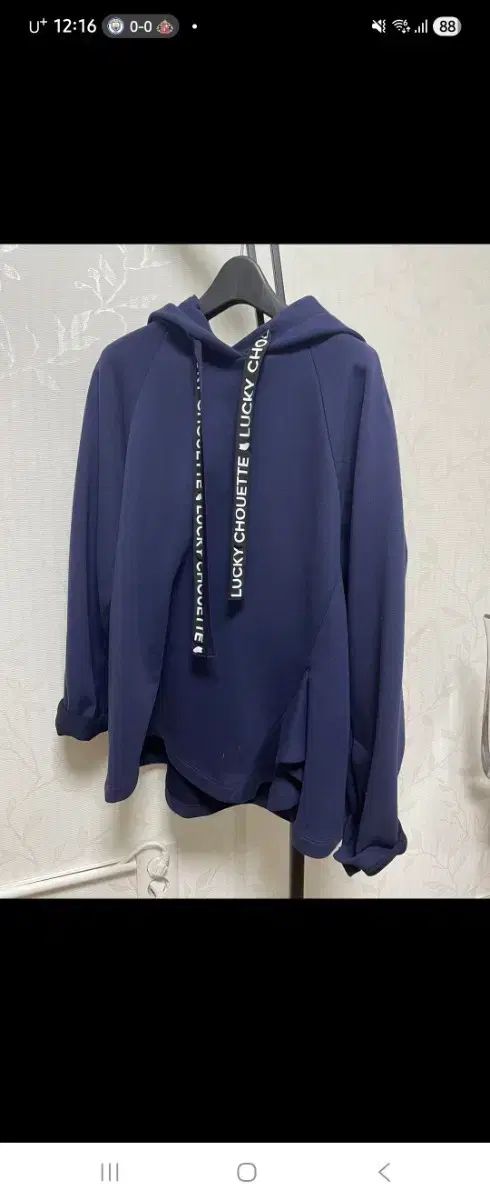 ラッキーシュエトゥ ネイビー フードTシャツ