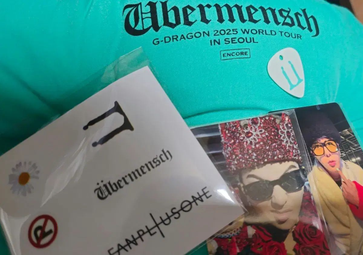G DRAGON ジードラゴン アンコールコンサート WORLD TOUR WEIBEN MANCH PAM JOON クッション トレカ ステッカー ギターピック まとめ