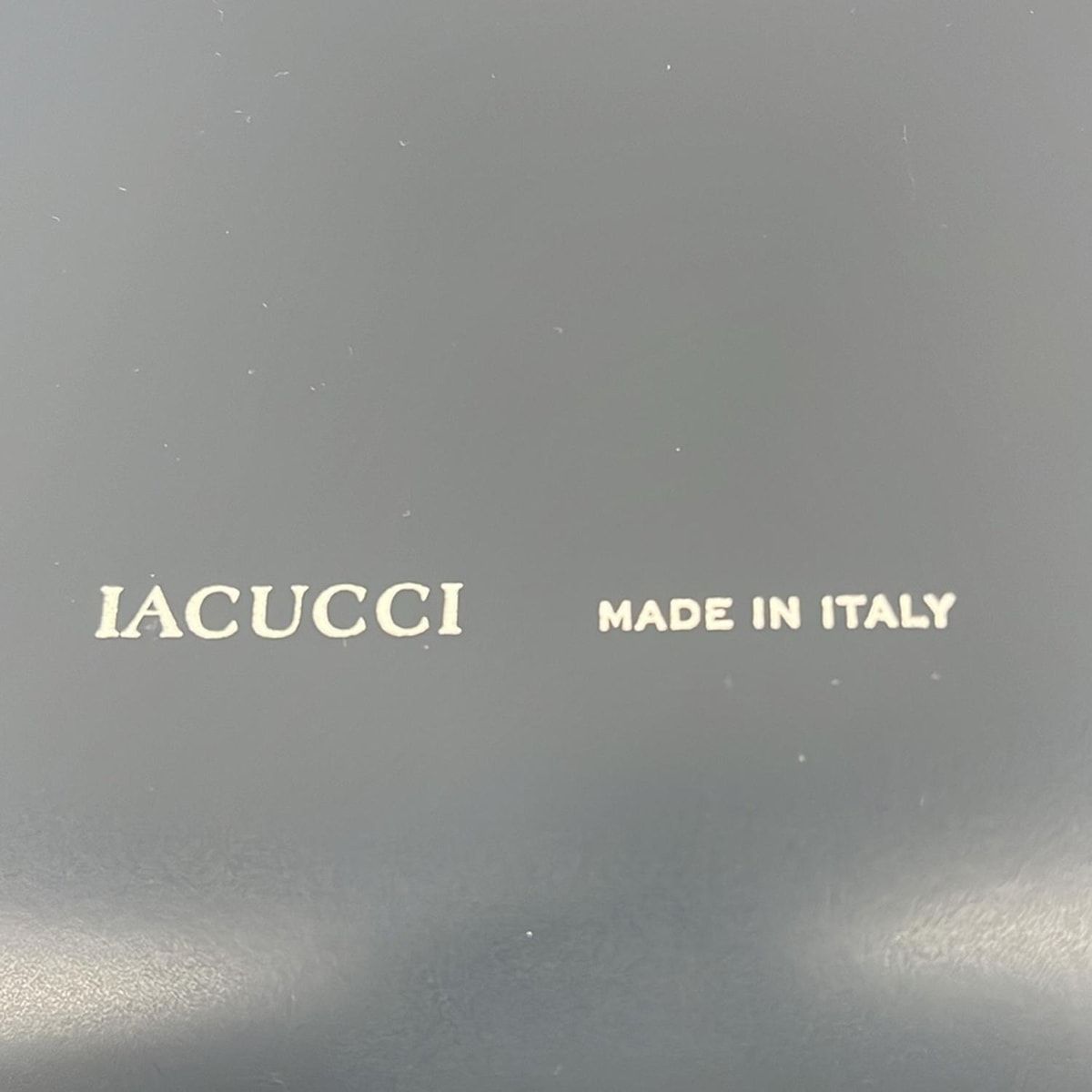 IACUCCI(イアクッチ) ハンドバッグ美品 - ネイビー×グレーベージュ 