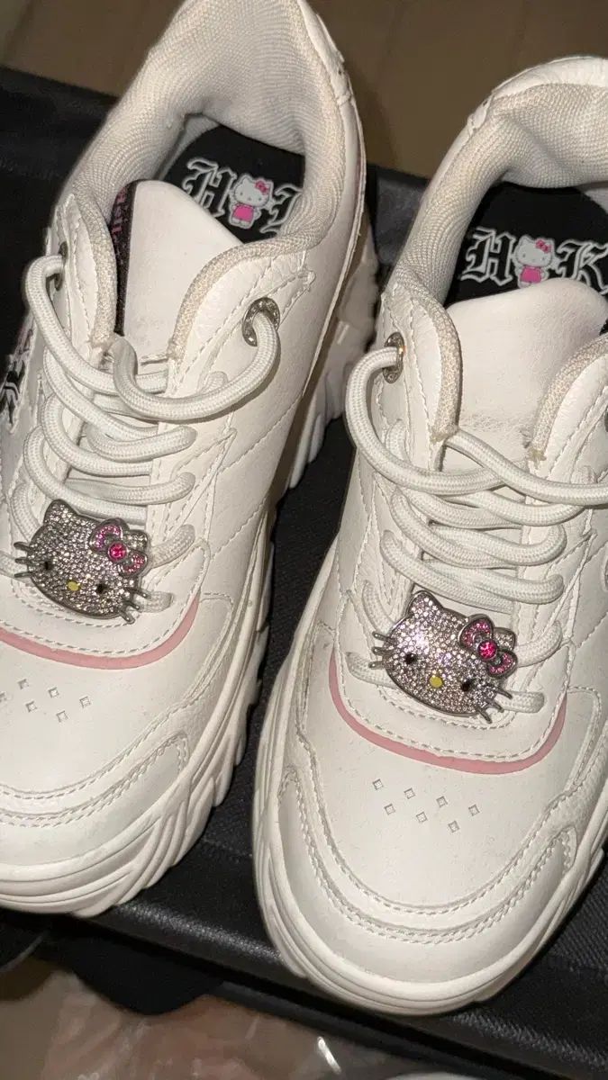 ベルシュカ ハローキティ コラボ 厚底 シューズ