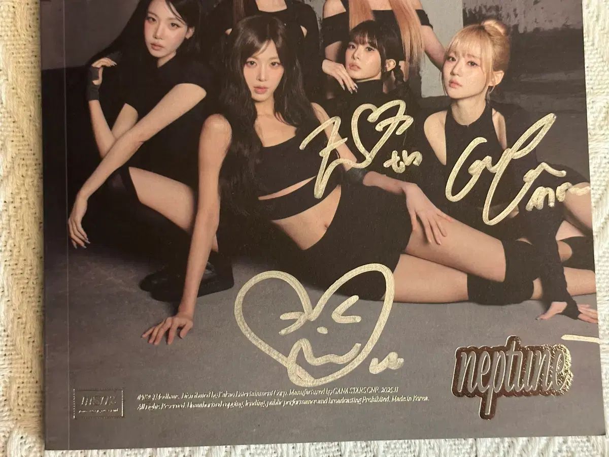 トリプルS msnz 넵튠 小売業者 サイン入り アルバム 楽天市場】tripleS