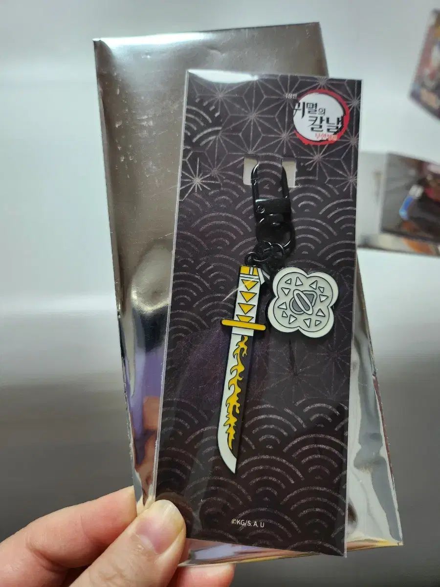 MEGABOX 鬼滅の刃 我妻 善逸 日輪刀 キーホルダー - メルカリ