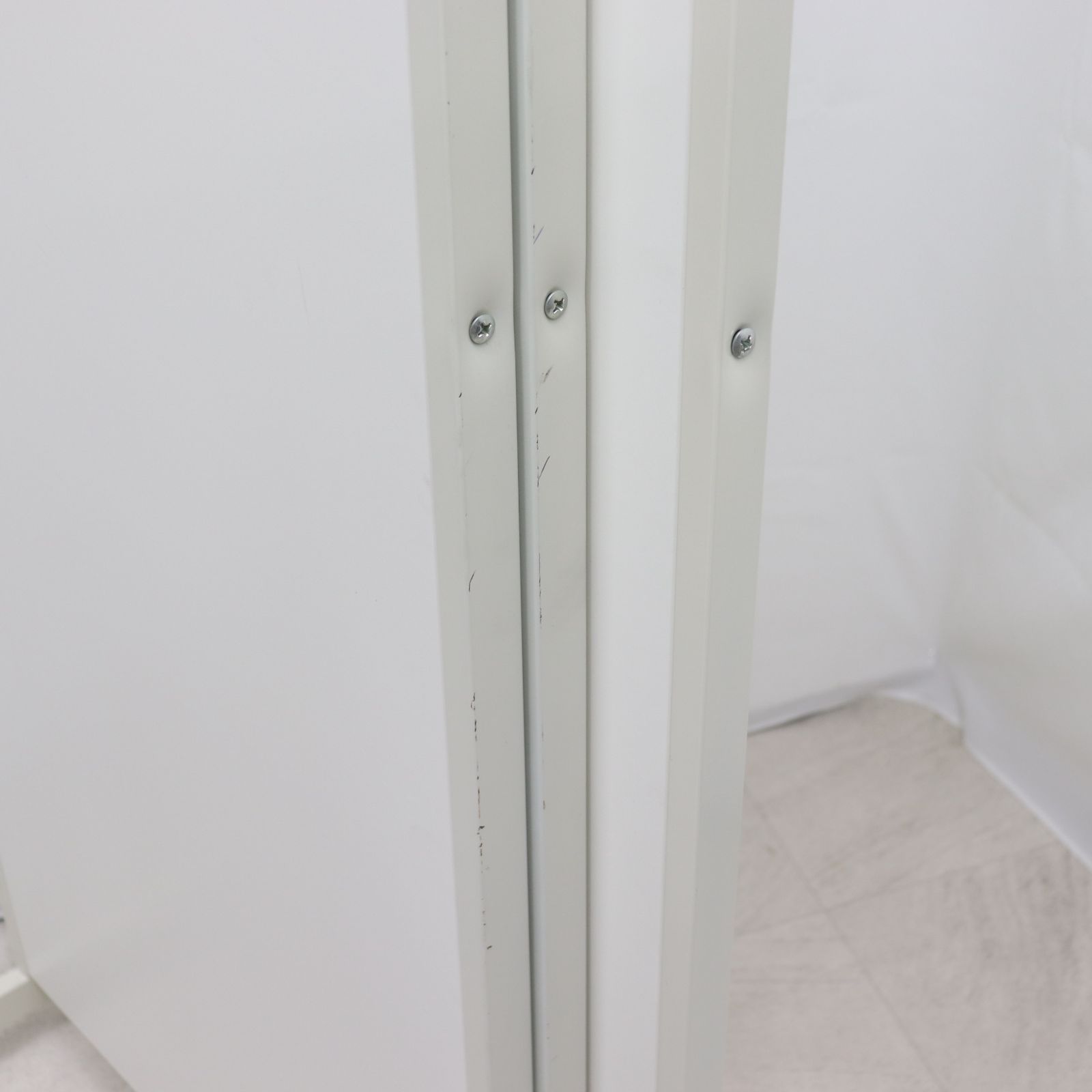 【愛知県愛西市】３連パーテーション ホワイト (幅1850mm × 奥行き400mm × 高さ1800mm) オフィス 事務所 業務用品 直接引取対応 即日発送 ラクル業務館