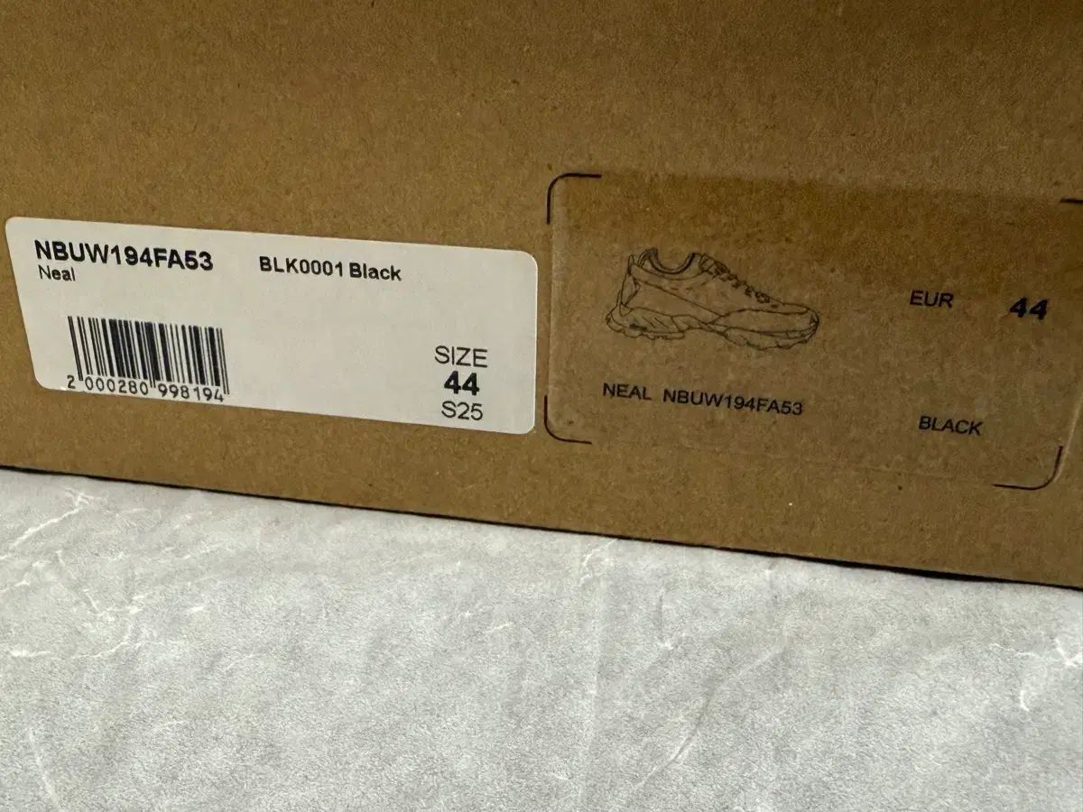 ニール スニーカー