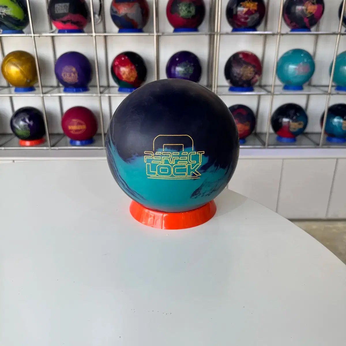 ファーフェクトROCK ボーリングボール リース