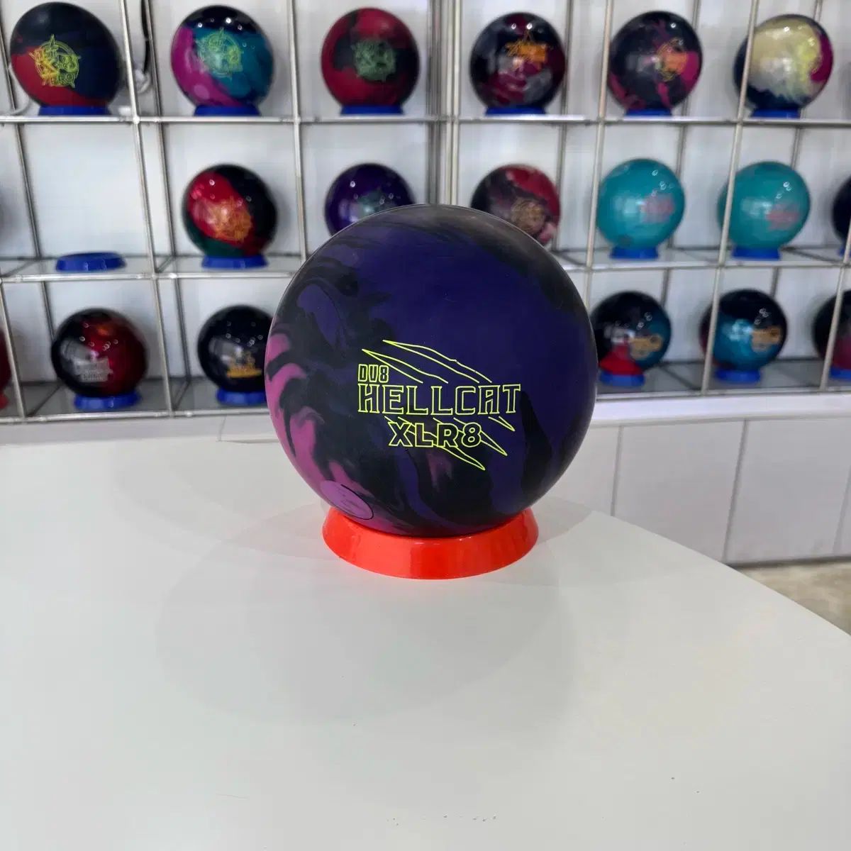 ヘルキャット ボーリングボール リース加工