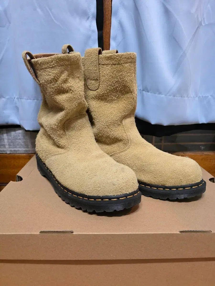 300 ステューシー x ドクターマーチン 2295 デコン スウェード ブーツ