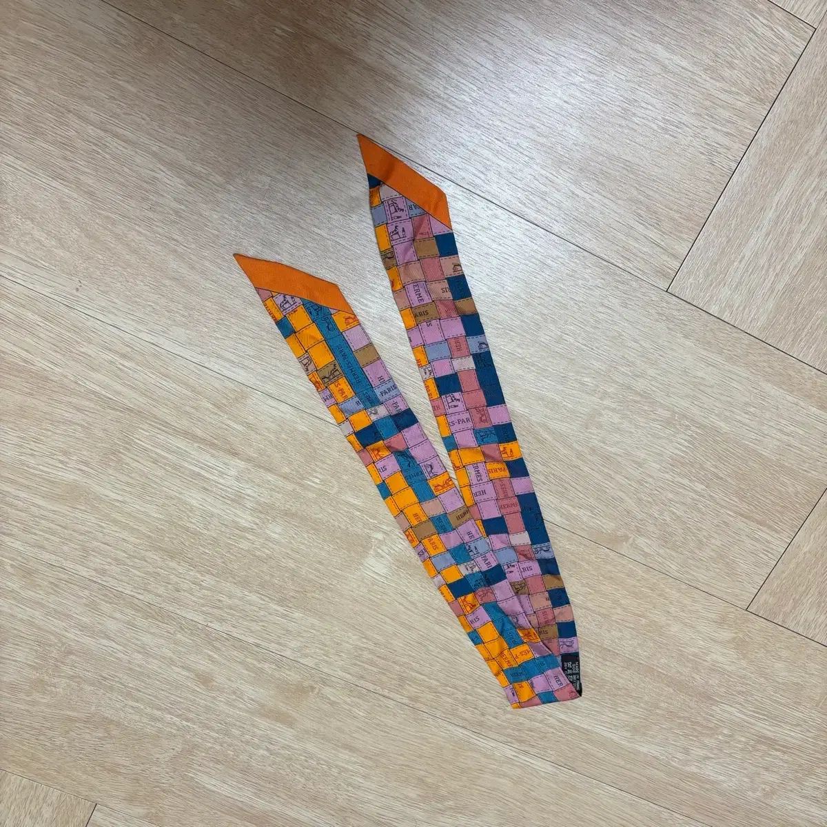 ヴィンテージ Hermes ツイリー スカーフ