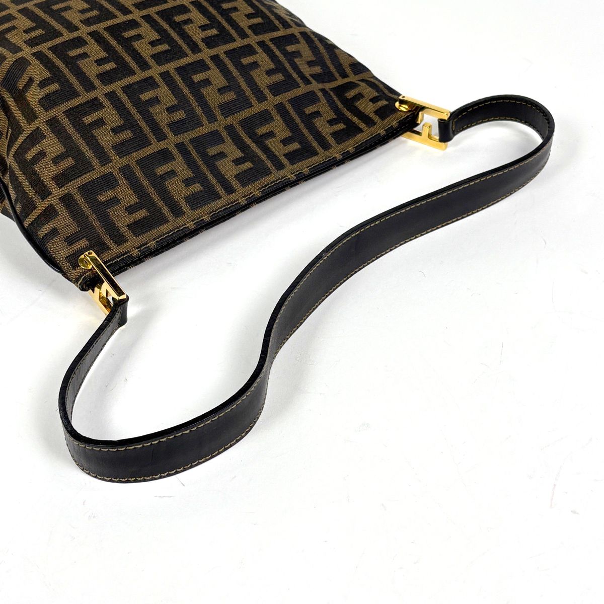 フェンディ FENDI ズッカ柄 ショルダーバッグ 肩掛け ワンショルダー