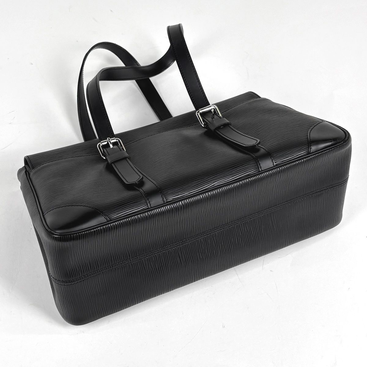 美品　ルイヴィトン　ヴォルテール　エピ　ノワール　ハンドバッグ　真贋済 ルイ・ヴィトン Louis Vuitton セギュール MM ハンドバッグ ショルダー