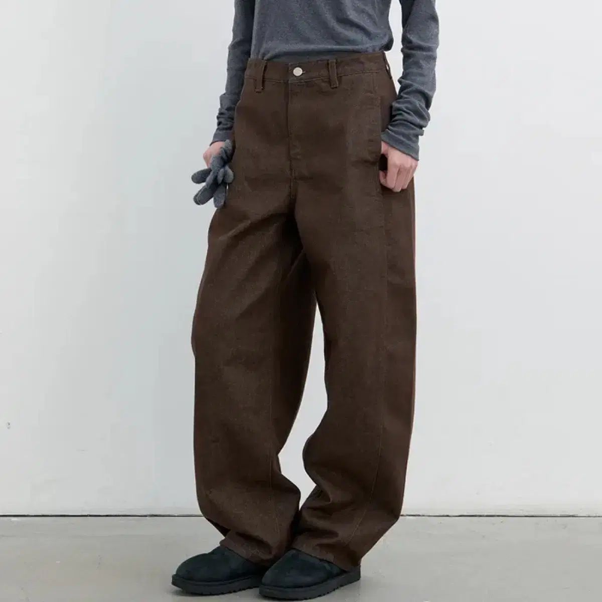 フォージャー カーブド デニム パンツ ブラウン