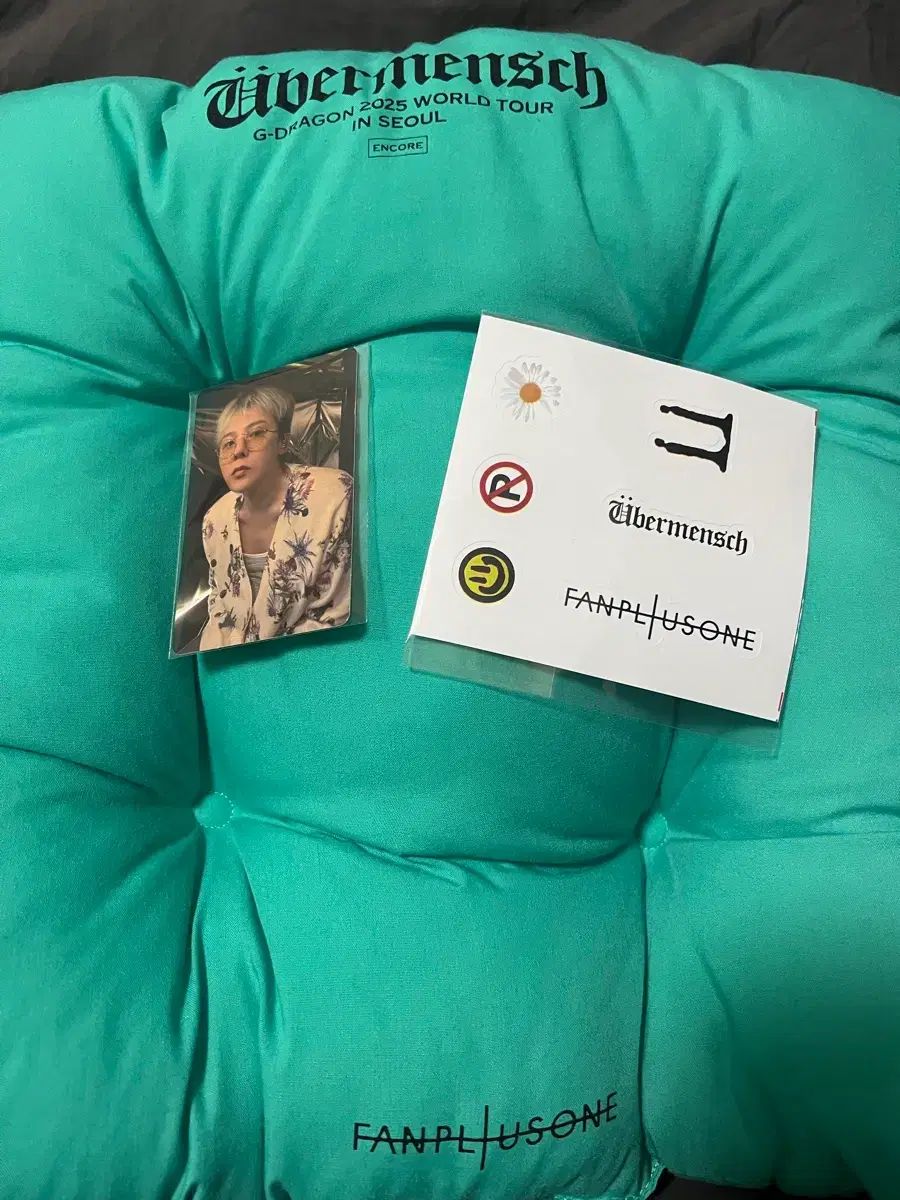 G DRAGON ジードラゴン 土曜日 アンコールコンサート トレカ ステッカー クッション