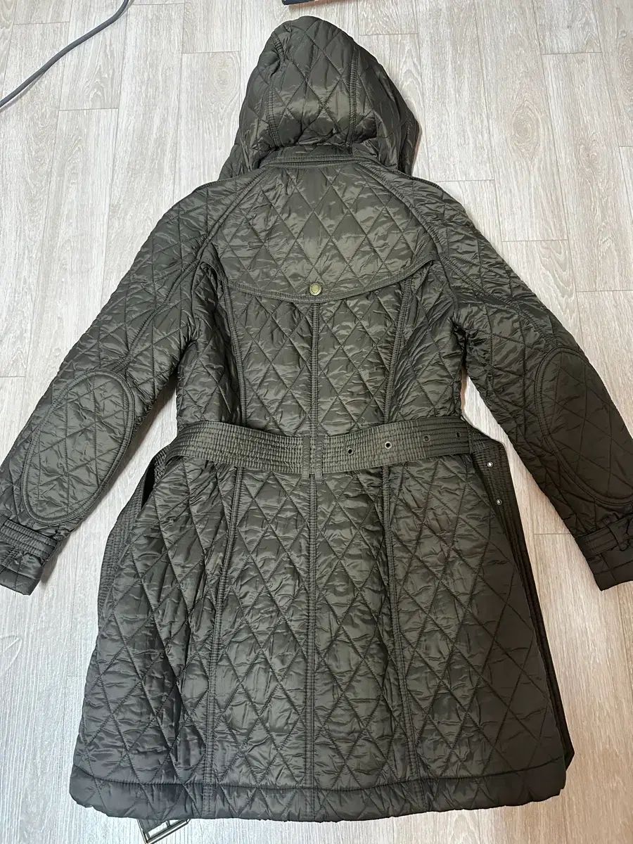 バーバリーブリット キルティング ダウン ジャケット DARK OLIVE Mサイズ