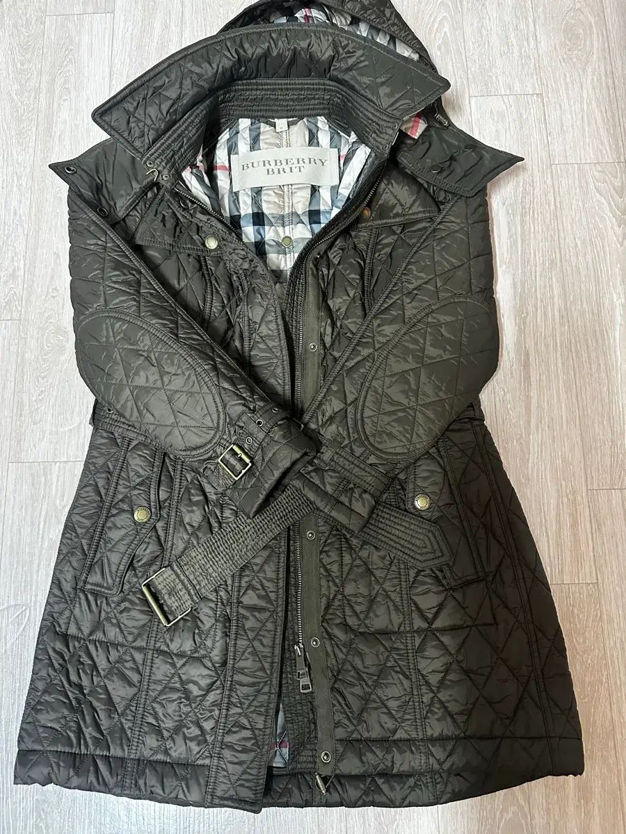 バーバリーブリット キルティング ダウン ジャケット DARK OLIVE Mサイズ