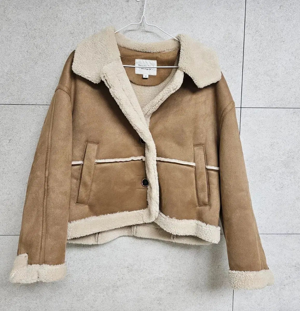Thursday Island ムートンのジャケット
