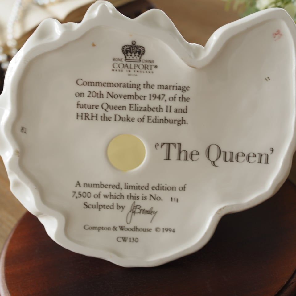 美品 英国コールポート 限定フィギュリン Queen ウェディング☆台座