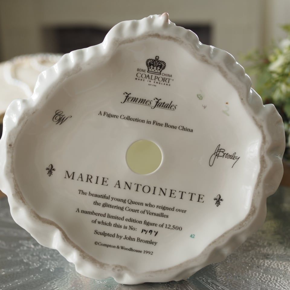 人気】英国コールポート 限定フィギュリン マリーアントワネット F9
