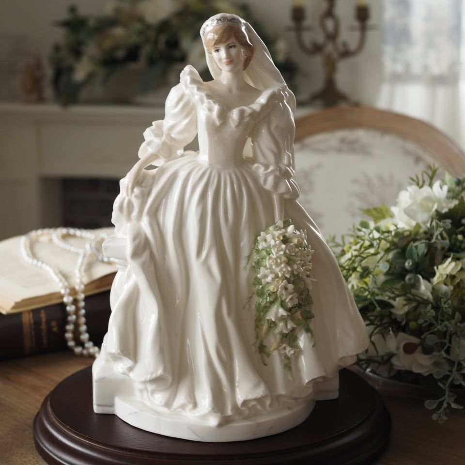 英国コールポートフィギュリンA ダイアナ シグネチャーモデル 台座付き F9