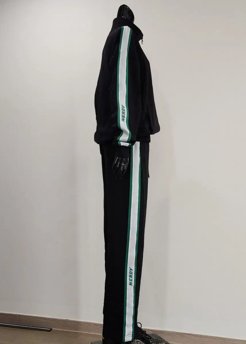 NERDY セットアップ - メルカリ