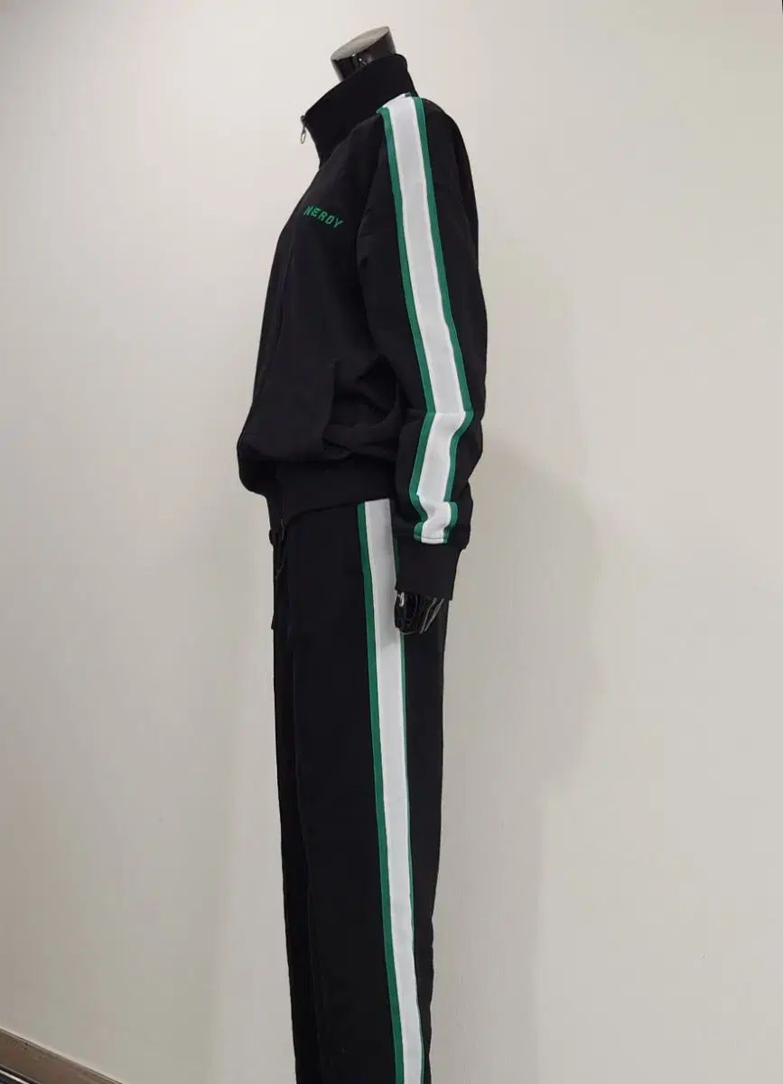 NERDY セットアップ - メルカリ