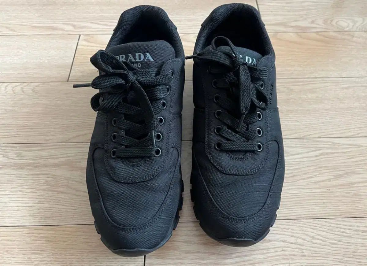 PRADA ブラック ナイロン スニーカー