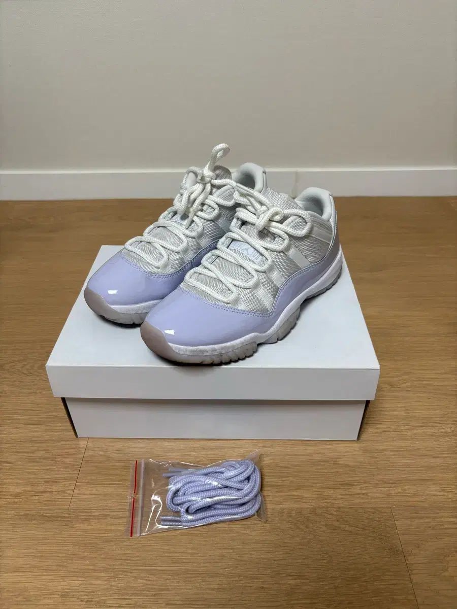 W ジョーダン 11 レトロ ロー ピュア バイオレット
