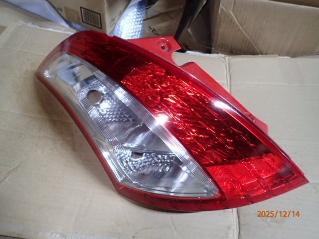 スイフト ZC72S ZD72S テールライト テールランプ 左 35604-71l02