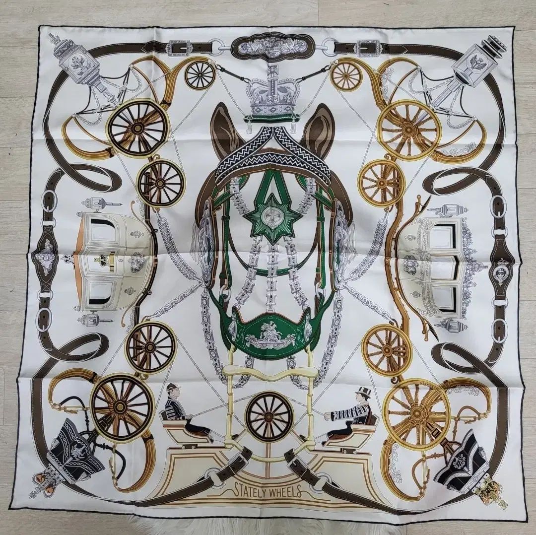 スカーフ ステイトリー