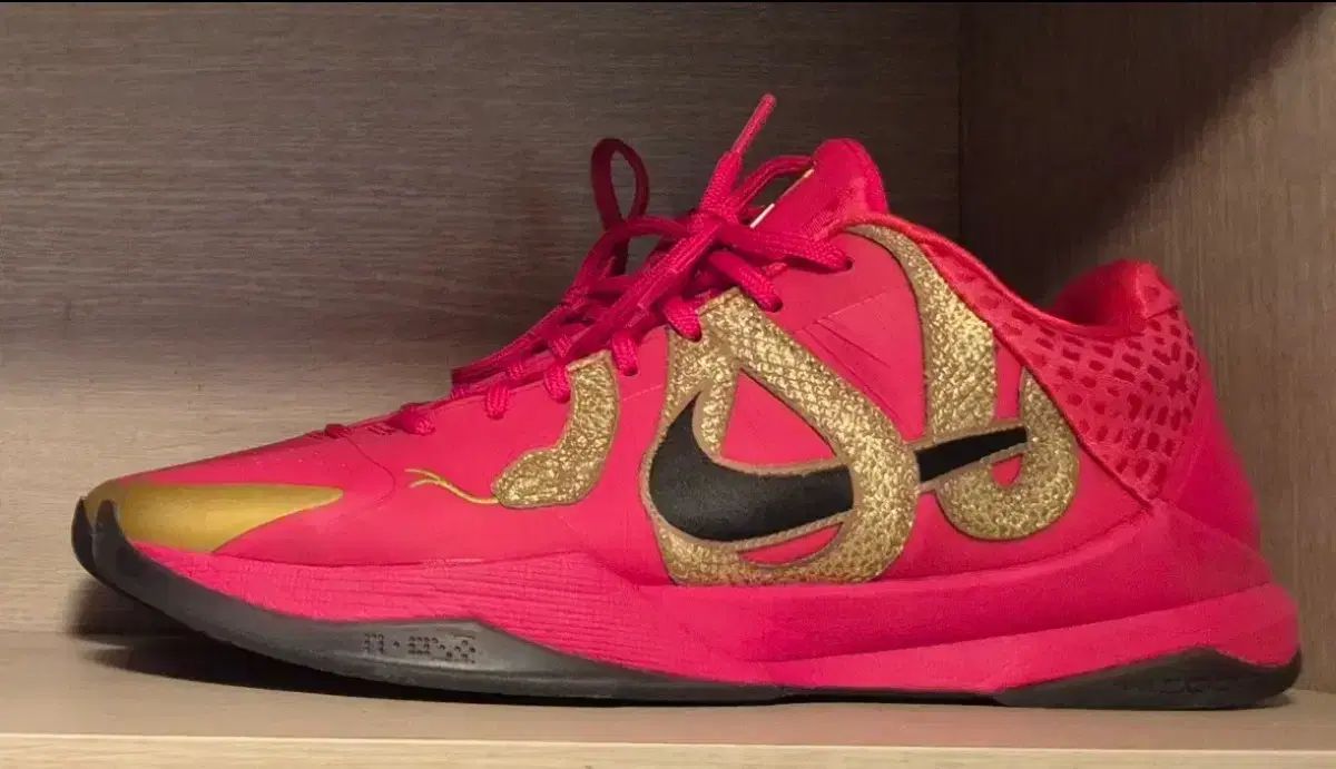 265 NIKE ナイキ コービー 5 プロトロ イヤー OF THE 맘바 ユニバーシティ レッド