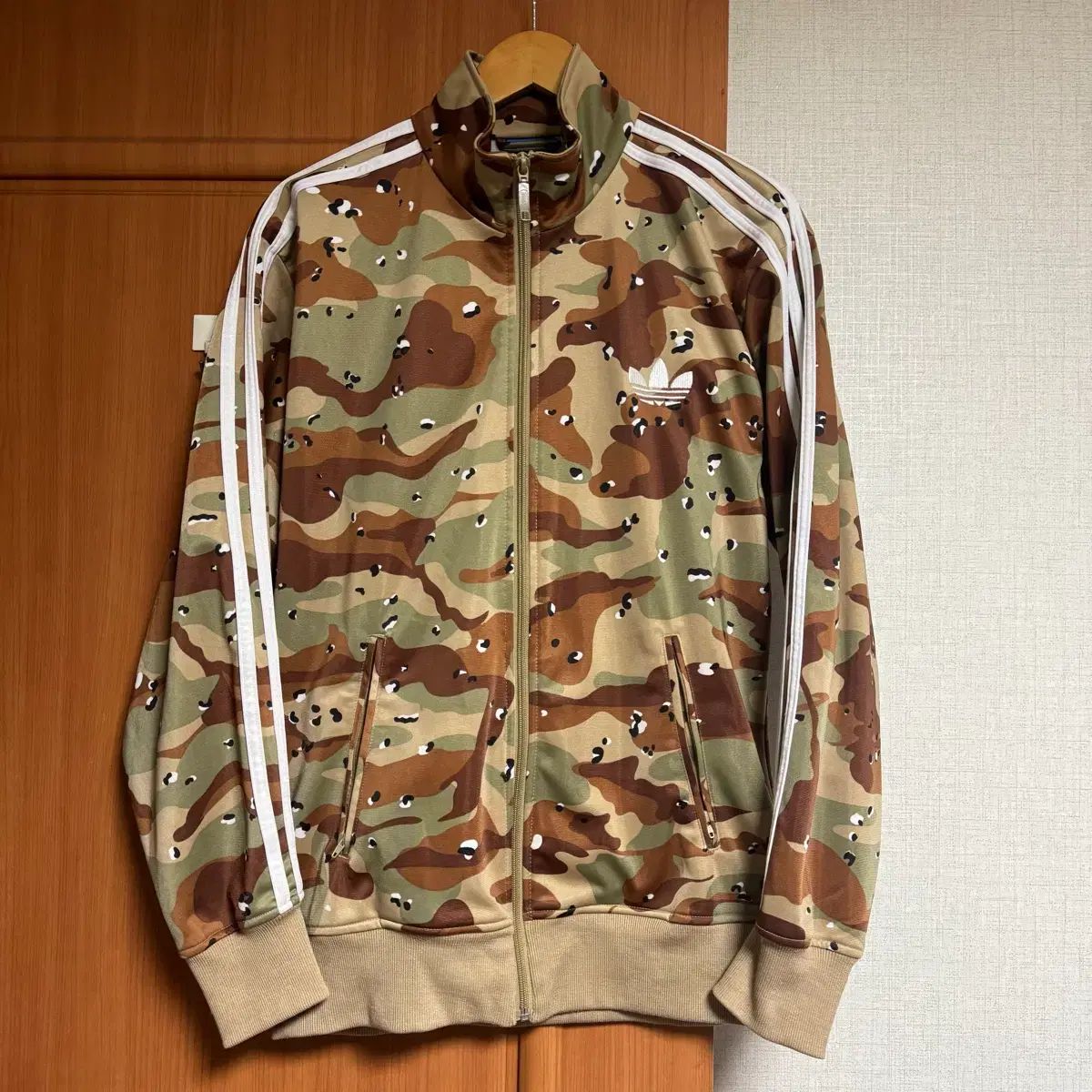 アディダス カモフラ トラックジャージ XL