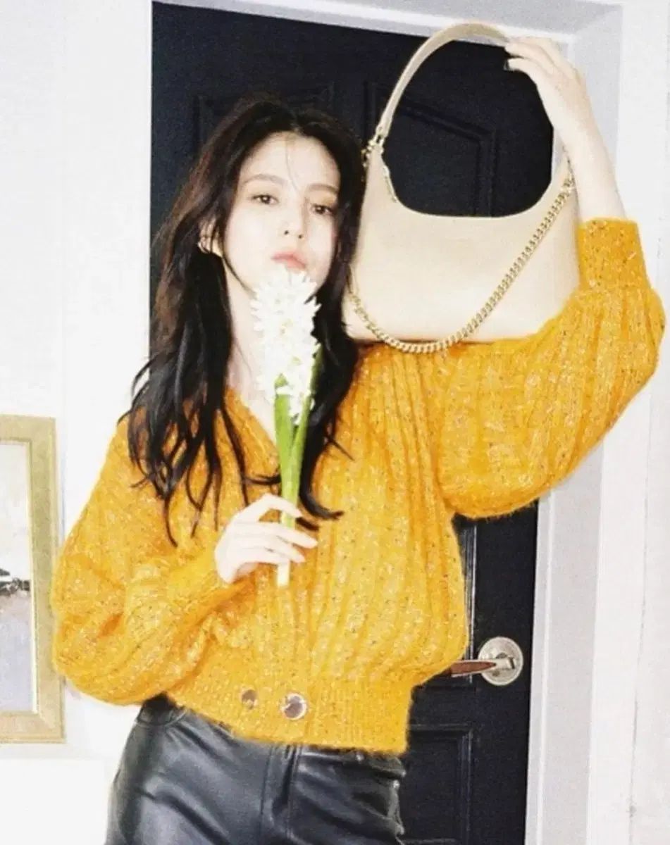 ハン ソヒ HAN SOHEE 着用 Andersson Bell アンダースンベル ディープVネック ピンク カーディガン TANNAT threetimes スリータイムズ THETIS