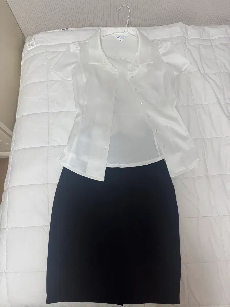 パイロットジャンパーと航空会社面接服