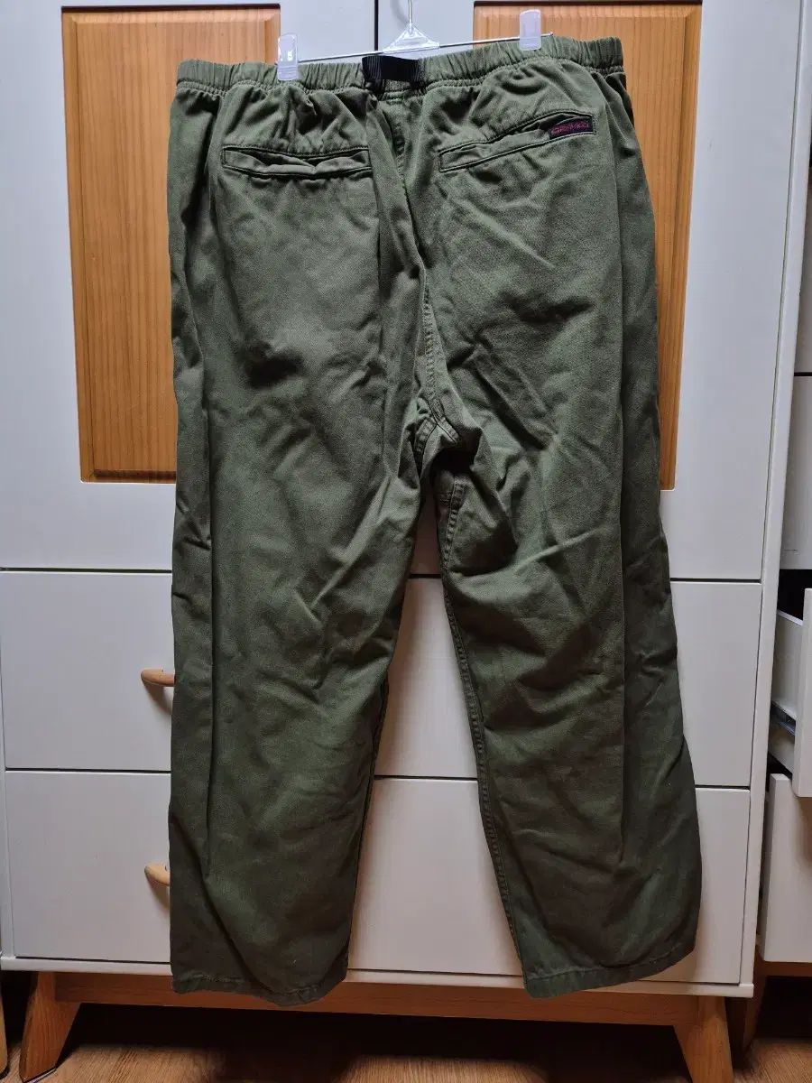 グラミチ ルーズ テーパード パンツ オリーブ (アジアXL) - メルカリ