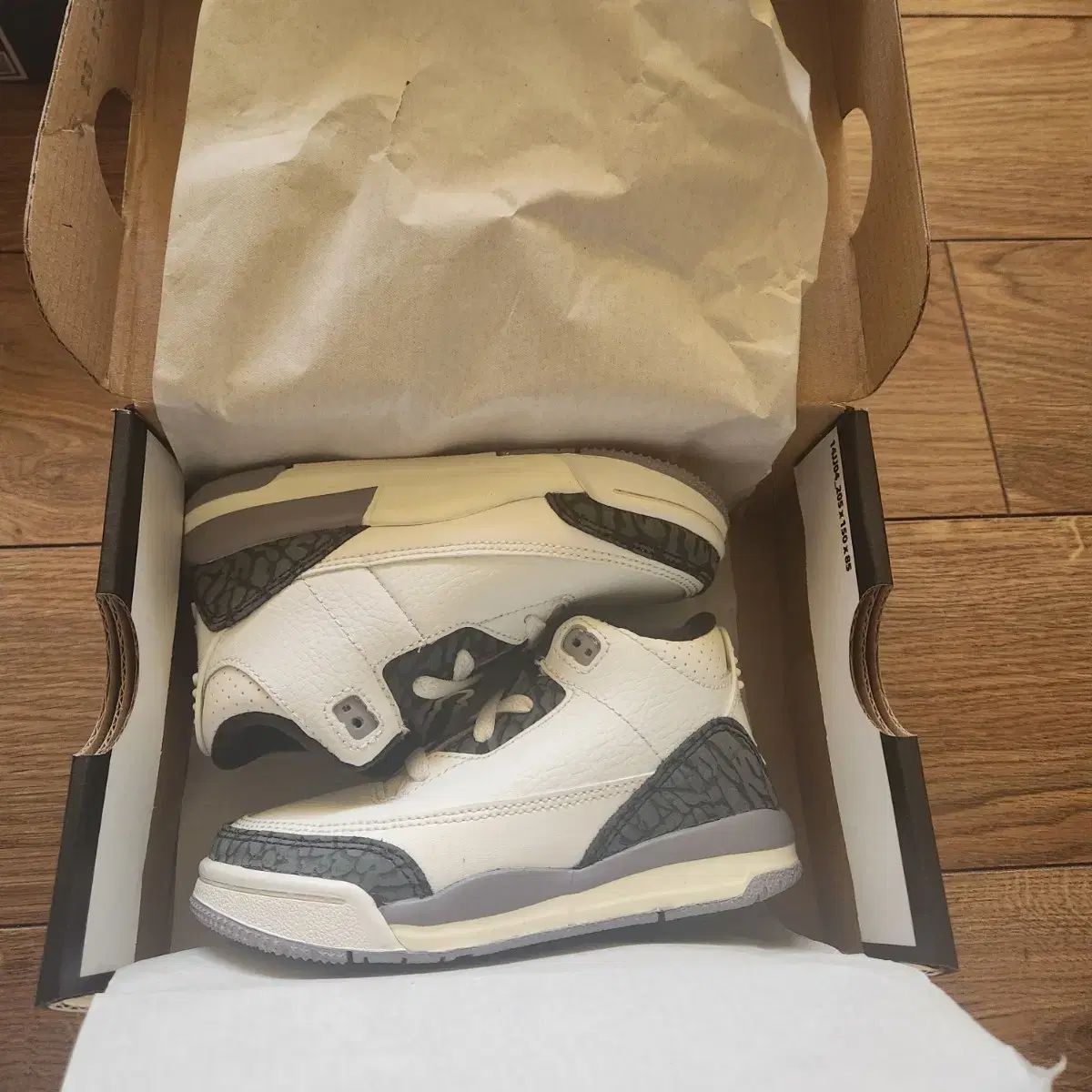 定番人気，大得価 Jordan Retro3 ジョーダン キッズ バスケシューズ サイズ 8c 韓国 140 その他