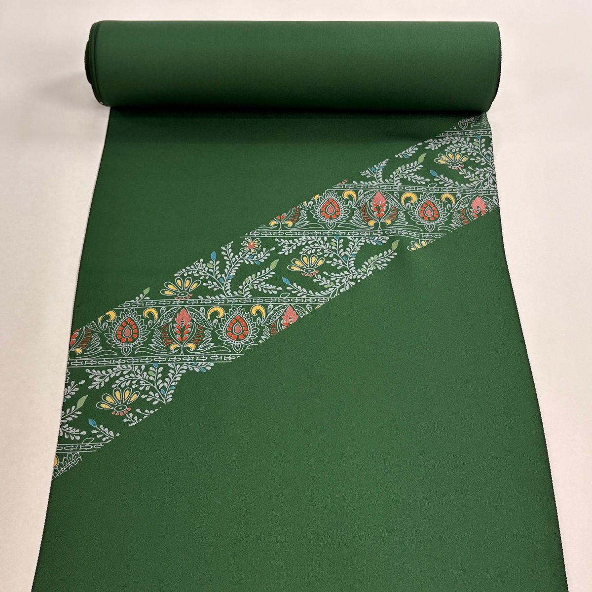 反物 秀品 付下げ 草花 金銀彩 緑 正絹