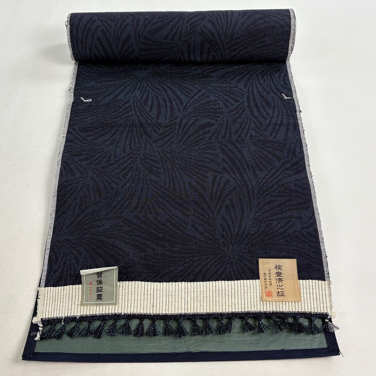 M12-13 新品 正絹 米沢 置賜紬 米琉紬 着尺反物 紺 熨斗 枝花 M12-13 新品 正絹 米沢 置賜紬 米琉紬 着尺反物 紺 熨斗 枝花