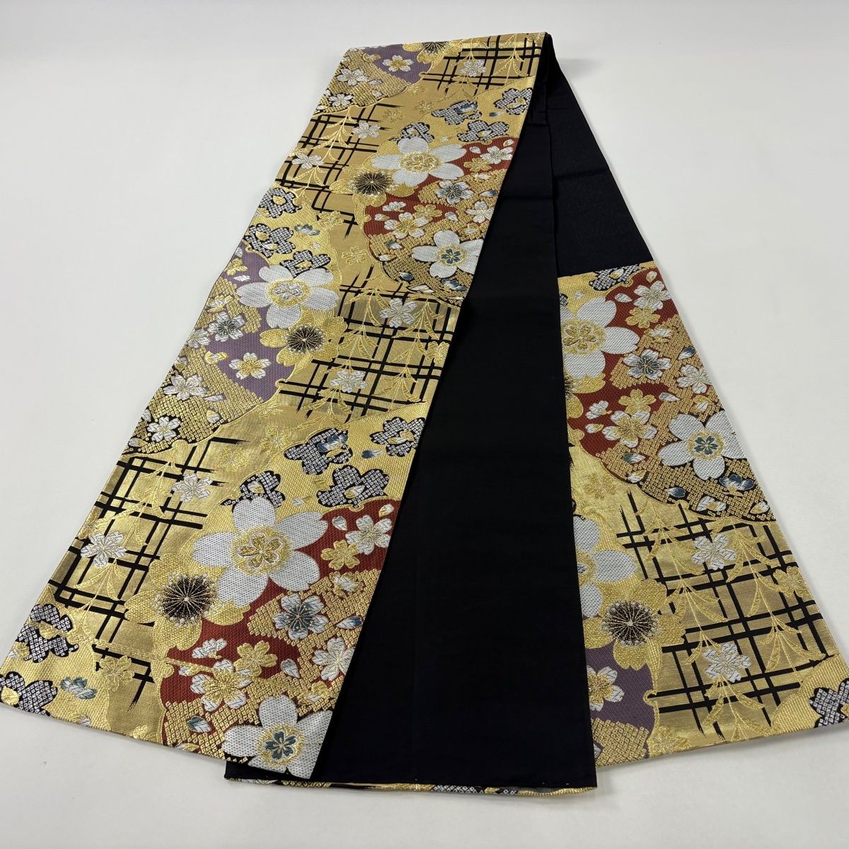 美品】 袋帯 秀品 振袖向き 桜 雪輪 箔 金銀糸 金色 六通 正絹 【中古