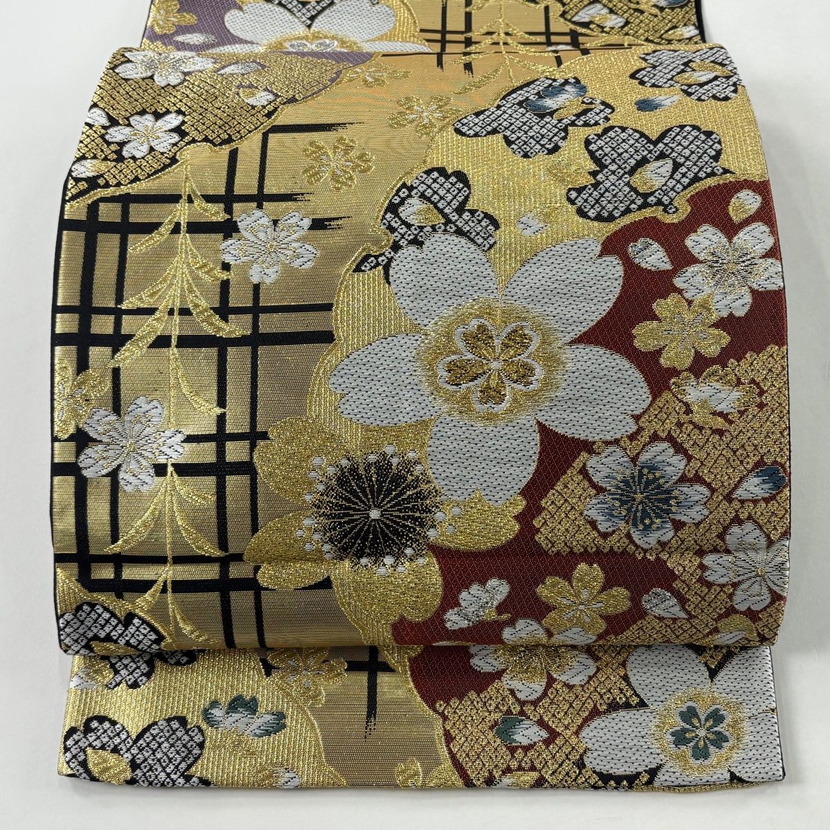 美品】 袋帯 秀品 振袖向き 桜 雪輪 箔 金銀糸 金色 六通 正絹 【中古