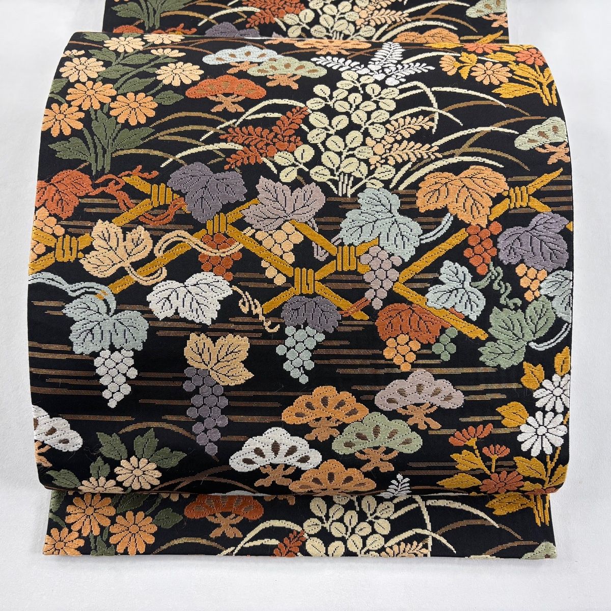 美品】 袋帯 秀品 葡萄 秋草 唐織 箔 黒 六通 正絹 【中古】 - メルカリ