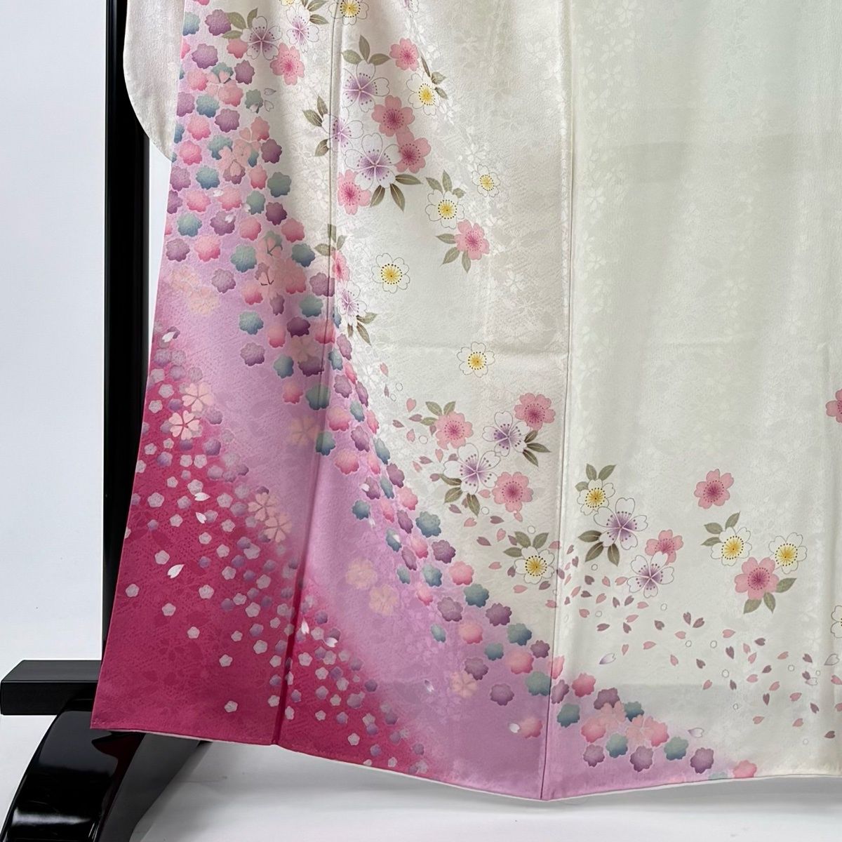 振袖 身丈162.5 cm 裄丈67.5 L 袷 桜 桜の花びら 染め分け クリーム 正絹 名品