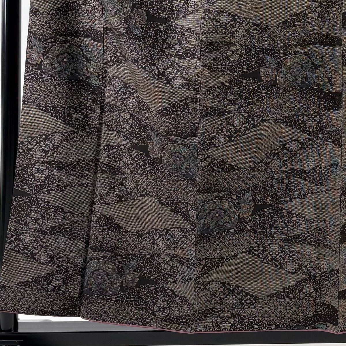 紬 身丈158 cm 裄丈65.5 M 袷 草花 幾何学 焦茶色 正絹