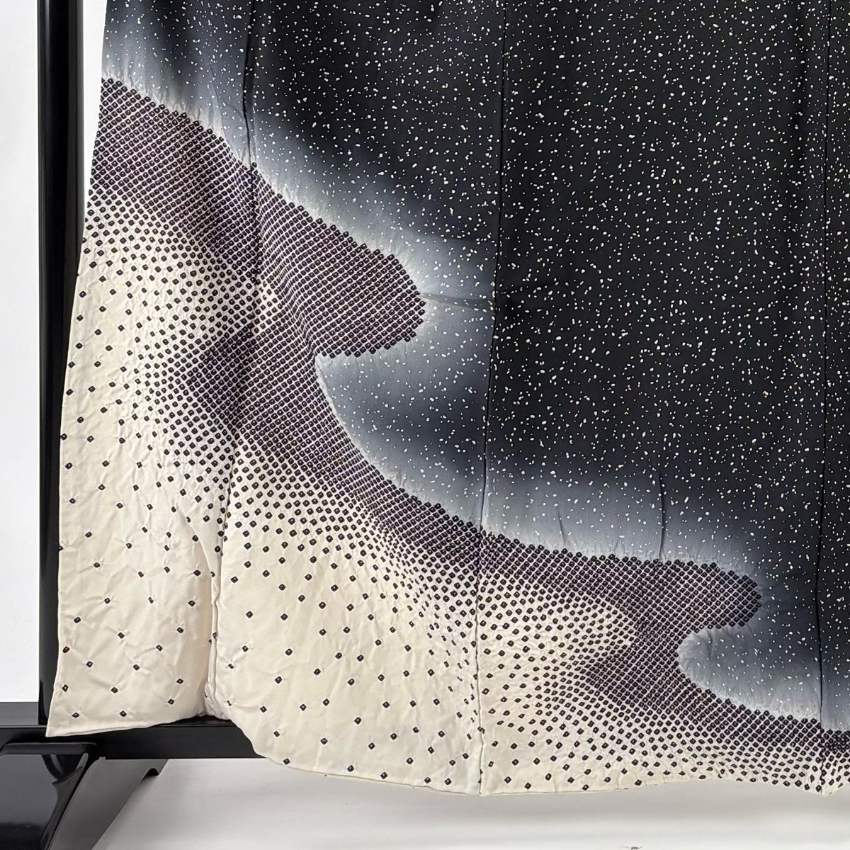 付下げ 身丈163 cm 裄丈65.5 M 袷 落款 霞 絞り 金彩 黒 正絹 名品