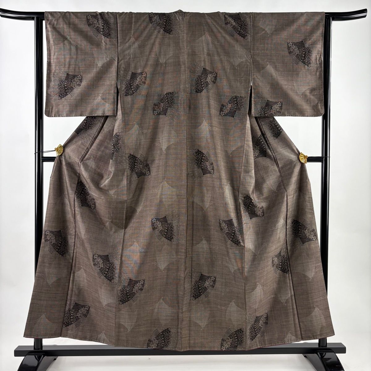 美品】 大島紬 身丈157.5cm 裄丈63.5cm S 袷 純泥染 証紙 蝶 焦茶色