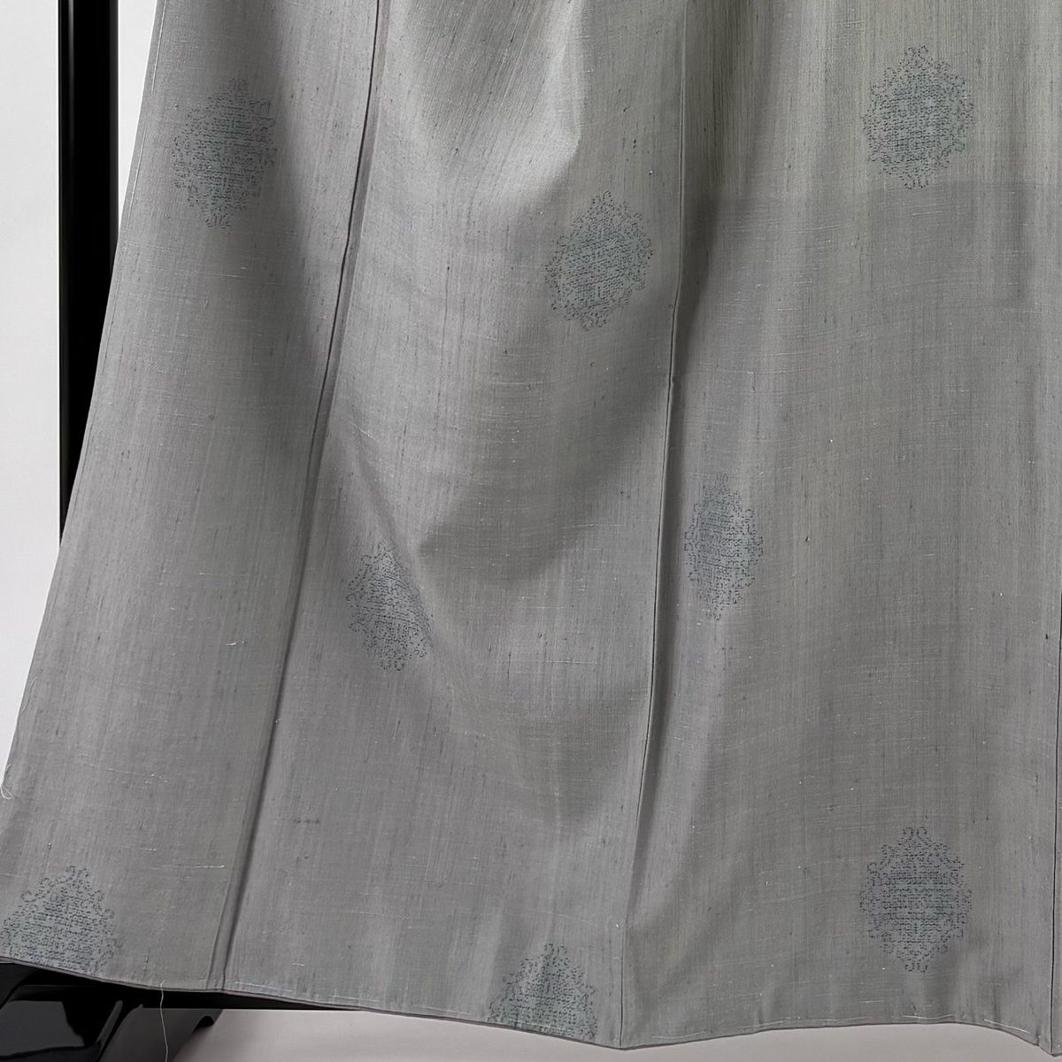 結城紬 身丈160cm 裄丈68cm L 袷 証紙 幾何学 亀甲絣 灰色 正絹 逸品