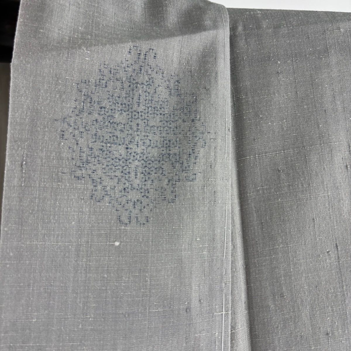 結城紬 身丈160cm 裄丈68cm L 袷 証紙 幾何学 亀甲絣 灰色 正絹 逸品